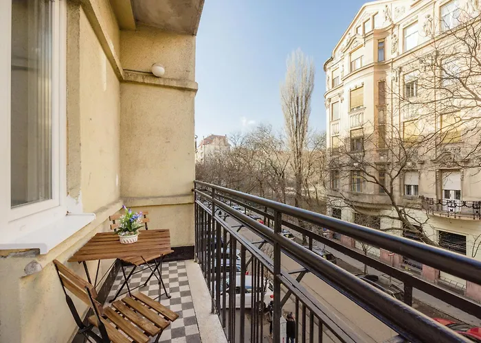 Apartment Elemental Retreats - Wood & Water